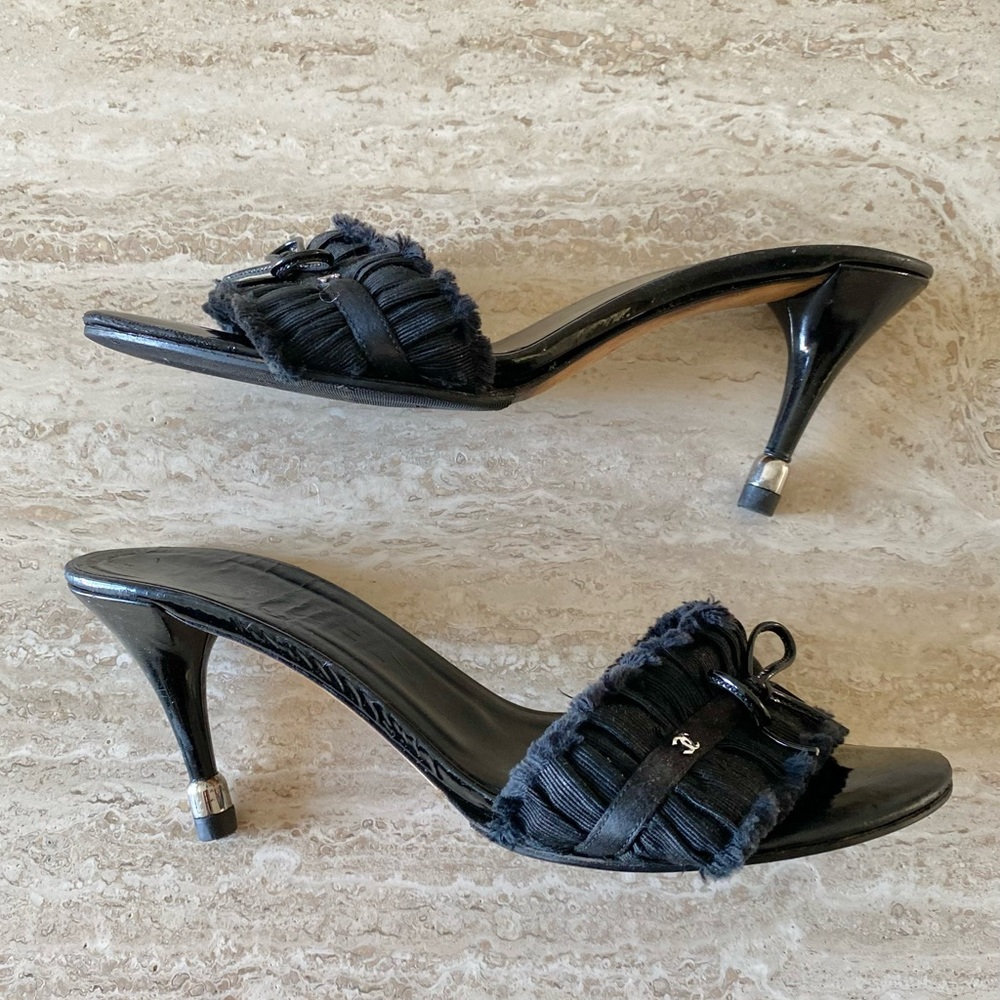 Vintage Chanel Ruffle CC Bow Mule Sandal Heels - Picture 4 of 7